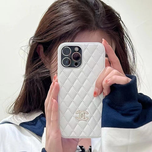 כיסוי יוקרתי מיוחד וססגוני מעוצב לאייפון - Chanel