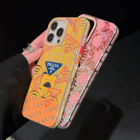 כיסוי איכותי ואלגנטי המיועד לאייפון - Chanel x Prada