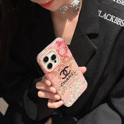 כיסוי איכותי ואלגנטי המיועד לאייפון - Chanel x Prada