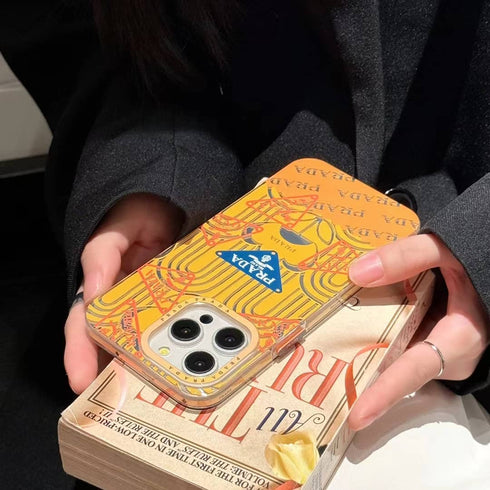 כיסוי איכותי ואלגנטי המיועד לאייפון - Chanel x Prada