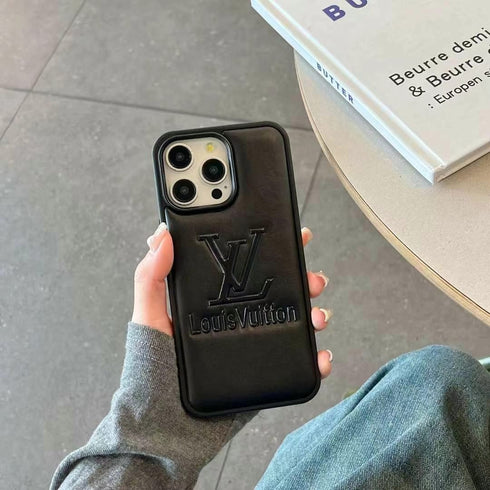 כיסוי קלאסי ואיכותי המיועד לאייפון - Louis Vuitton