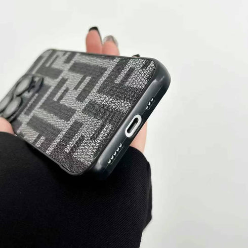 כיסויים יוקרתיים ואיכותיים בעיצוב מיוחד לאייפון - Fendi