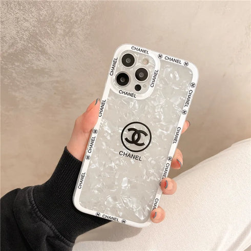 כיסוי יוקרתי ואיכותי מעוצב לאייפון - Chanel