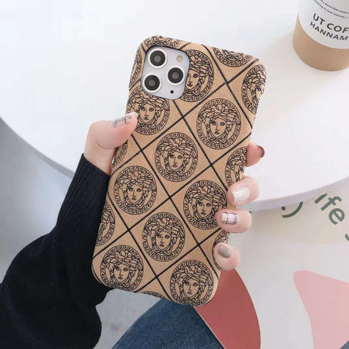 כיסוי יוקרתי איכותי ומיוחד מעוצב לאייפון - Versace