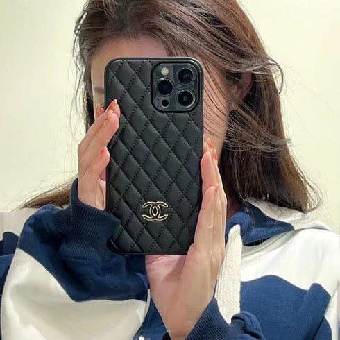 כיסוי יוקרתי מיוחד וססגוני מעוצב לאייפון - Chanel
