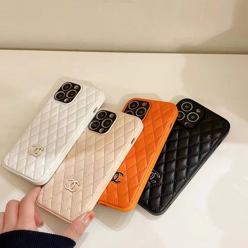 כיסוי יוקרתי מיוחד וססגוני מעוצב לאייפון - Chanel