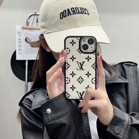 כיסוי אופנתי יוקרתי ומיוחד מעוצב לאייפון - Louis Vuitton