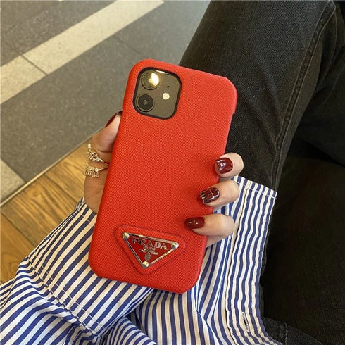 כיסוי איכותי ויוקרתי מעוצב לאייפון -Prada