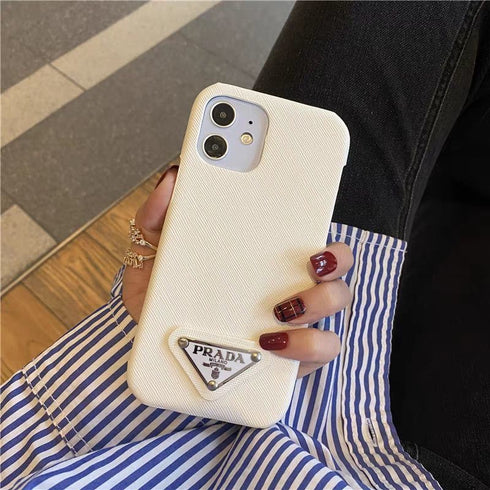 כיסוי איכותי ויוקרתי מעוצב לאייפון -Prada