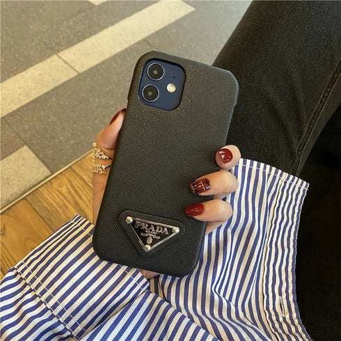 כיסוי איכותי ויוקרתי מעוצב לאייפון -Prada