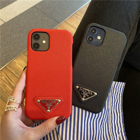 כיסוי איכותי ויוקרתי מעוצב לאייפון -Prada